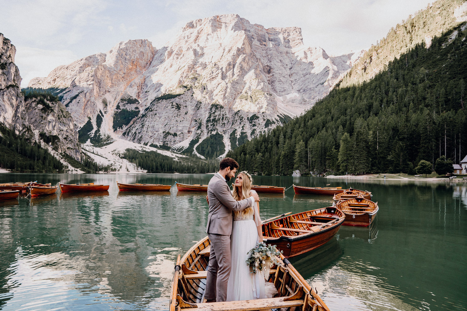 Hochzeit Dolomiten, Prager Wildsee Brautpaar